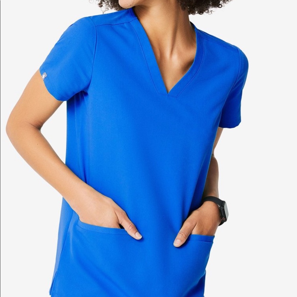 NWT Figs Casma 3 Pocket Scrub Top - M - Royal Blue